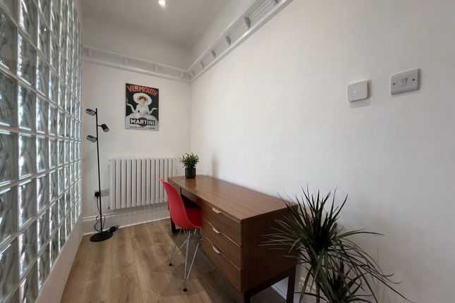 Apartment 3, Laurel Bank, Main Street, LEEDS photo 5