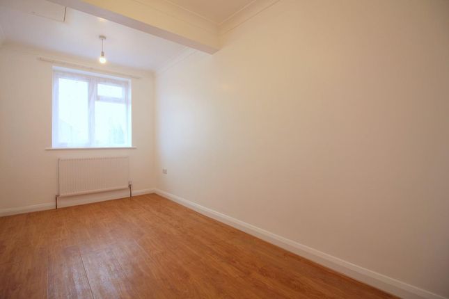 327a, Victoria Road, Ruislip photo 4
