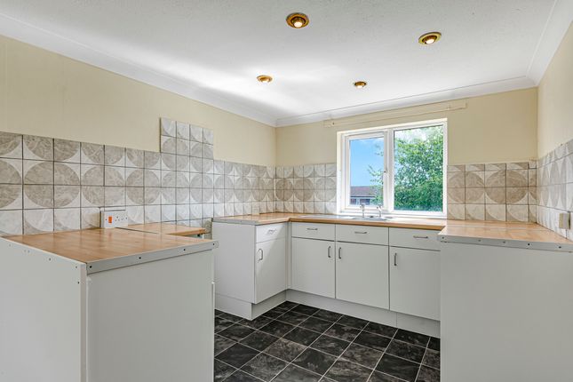 Flat 16, Landseer Court, Artists Way, Andover photo 4