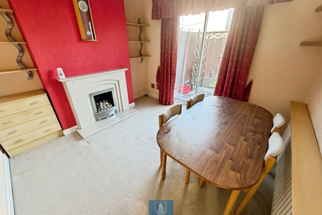 30, Evenlode Crescent, Coventry photo 2
