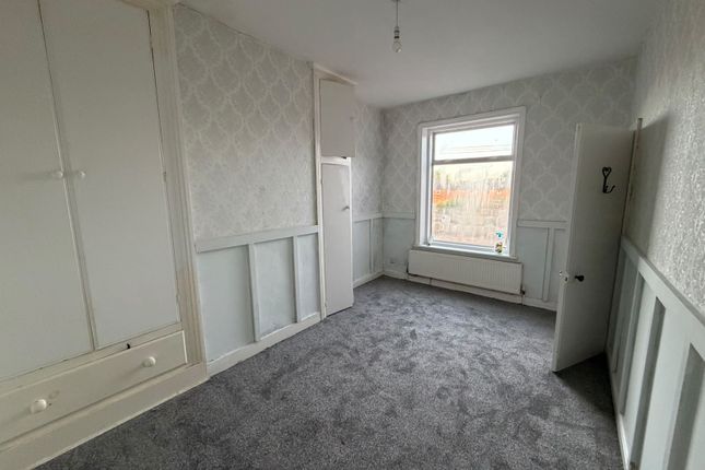 Oldham photo 5