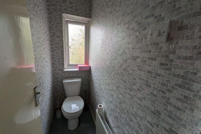 18, Farway, Bradford photo 5
