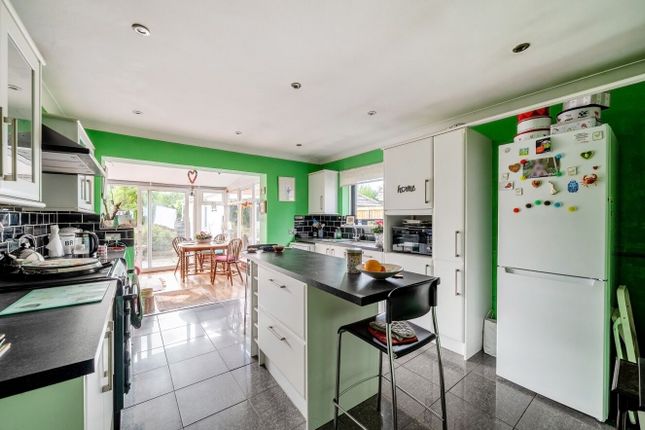 3, Highfield Drive, Ringwood photo 4