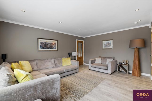 22, Crossdykes, Glasgow photo 4