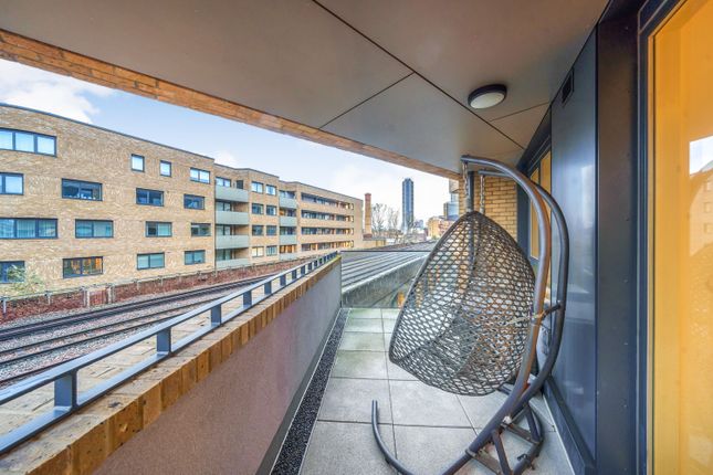 Flat for sale in Angel Lane, London