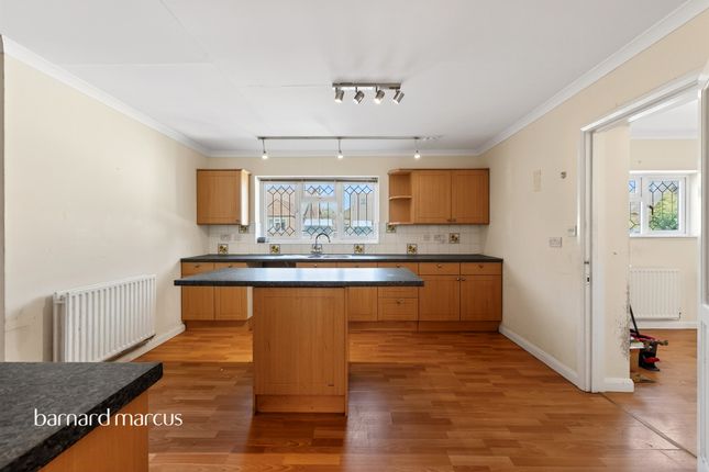 2, Persfield Close, Epsom photo 2