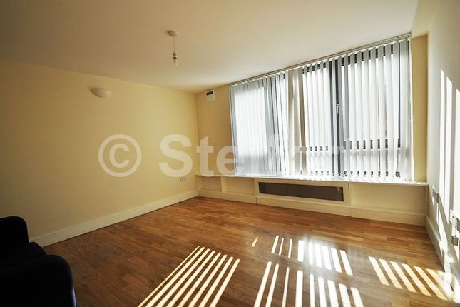 Flat to rent in Vorley Road, London