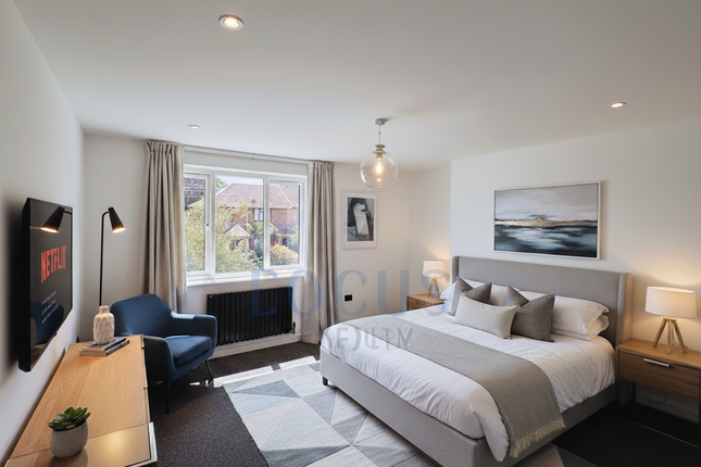 6, Northumberland Crescent, London photo 4