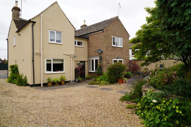 .35, Halfleet, Peterborough photo 3