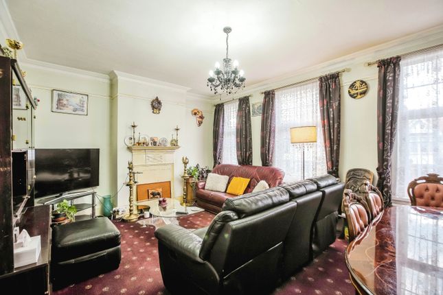 358, Lower Addiscombe Road, Surrey photo 4