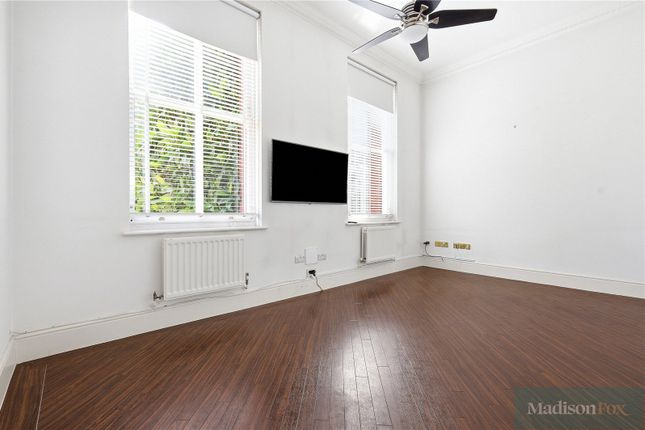 Richmond Drive, Woodford Green photo 3