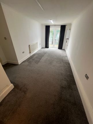 80 , Heath Park Road, Romford photo 5