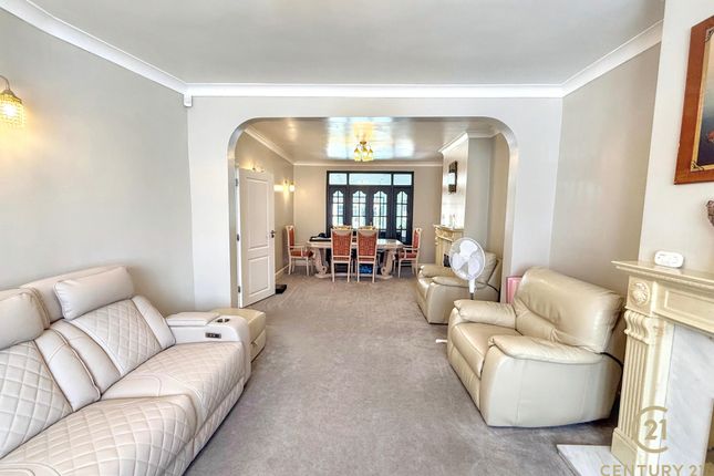 50, Burns Way, HOUNSLOW photo 4