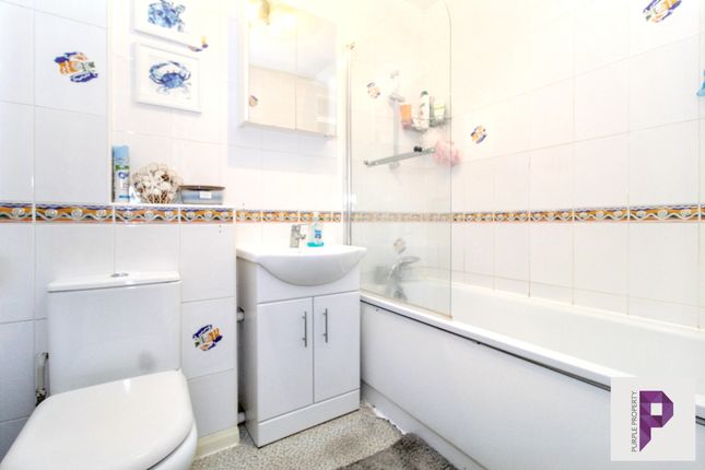 8, Alfred Close, Chatham photo 5