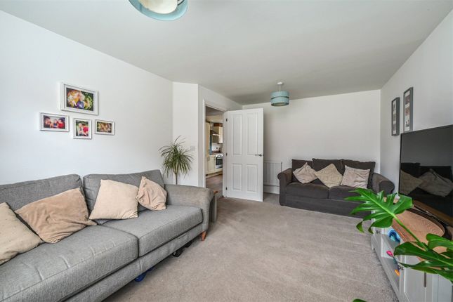 4, Viney Close, Hampshire photo 4