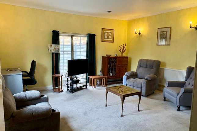 2, Alton Road, Fleet photo 4