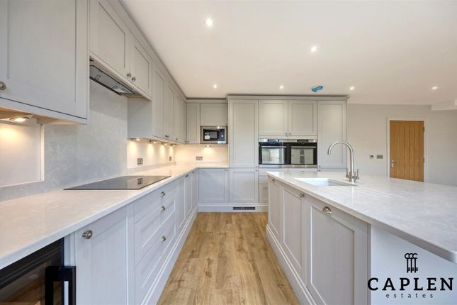 2, Chatsworth Mews, Stapleford Abbotts photo 3