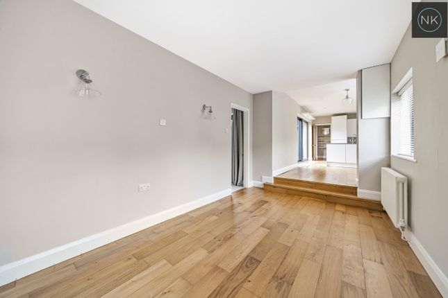 25B Eastwood Road, South Woodford, London photo 4