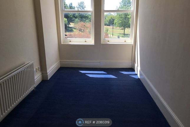 Flat to rent in Streatham Common North, London