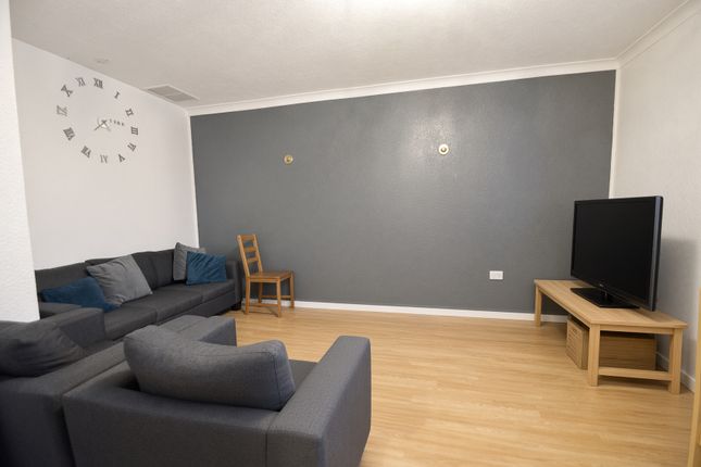 Cherrywood Avenue, Egham photo 4