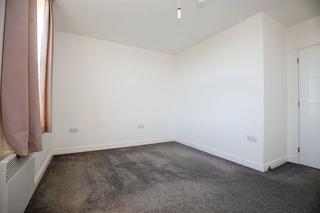 Flat for sale in The Railings, Woodside Park, Rugby