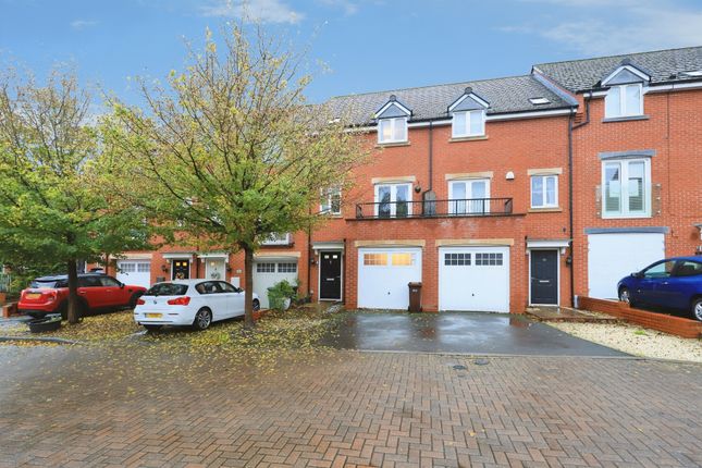 3-bed house on Quayle Court, Kidderminster, £250,000