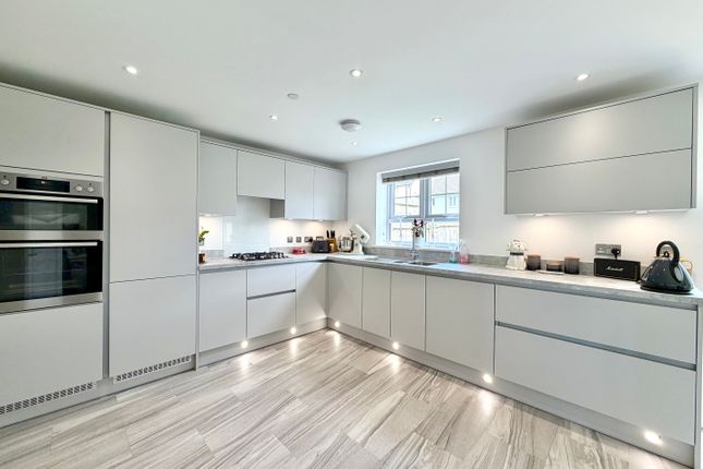62, Thomas Clarke Road, Cowbridge photo 2