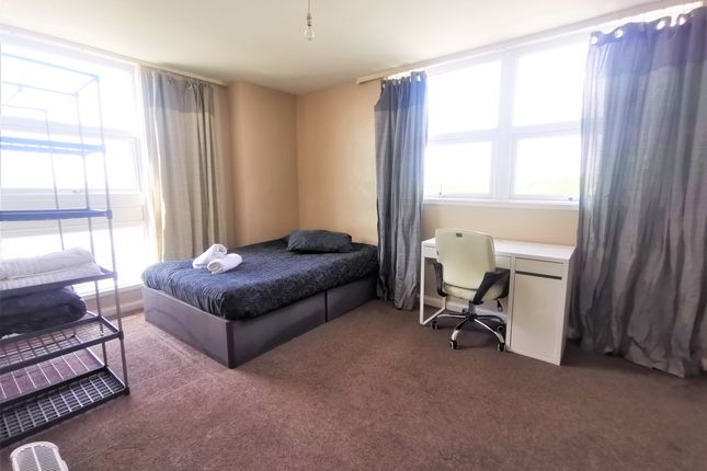 Flat to rent in Russell Square, Brighton