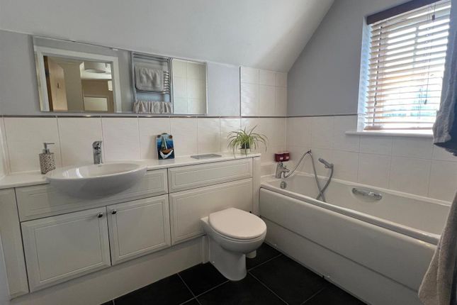15, Regent Way, Kings Hill photo 3