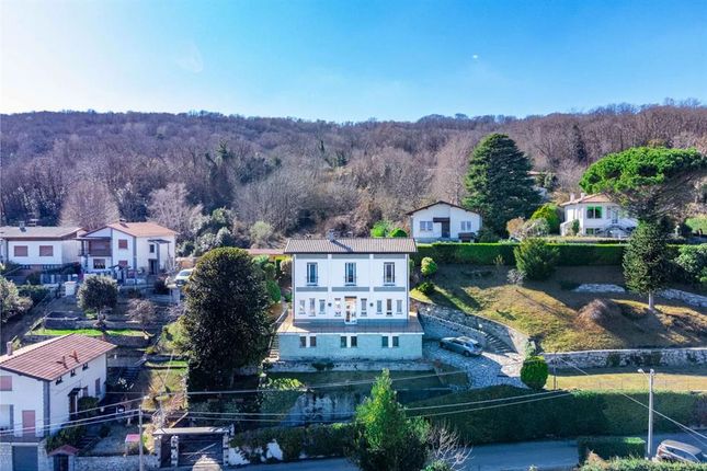 Thumbnail Villa for sale in Lesa, Piemonte, 28040, Italy
