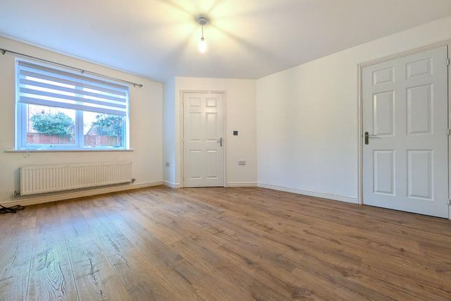 32, Bowden Close, Newcastle Upon Tyne photo 4