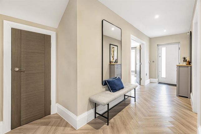 8, Ridgehill Rise, Radlett photo 2