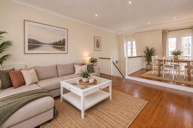 Top Maisonette, Moreton Place, London photo 3