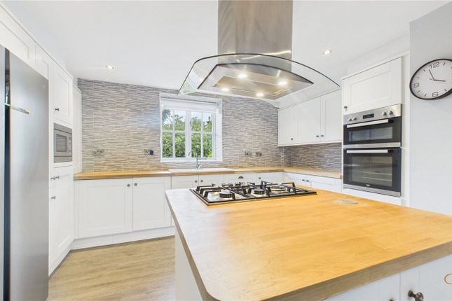 24, Rosemoor Close, Marton photo 2