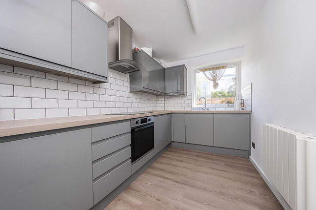 Flat 4 Hawthorn Court, 46, Rickmansworth Road, Pinner photo 2