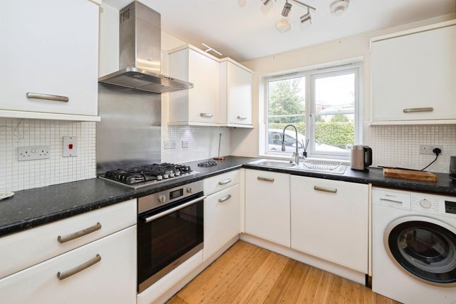 9, Dodd Road, Watford photo 3