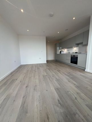 Thumbnail Flat to rent in Meadowpip House, London
