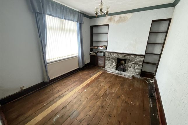 38, Ynys Wen, Llanelli photo 2