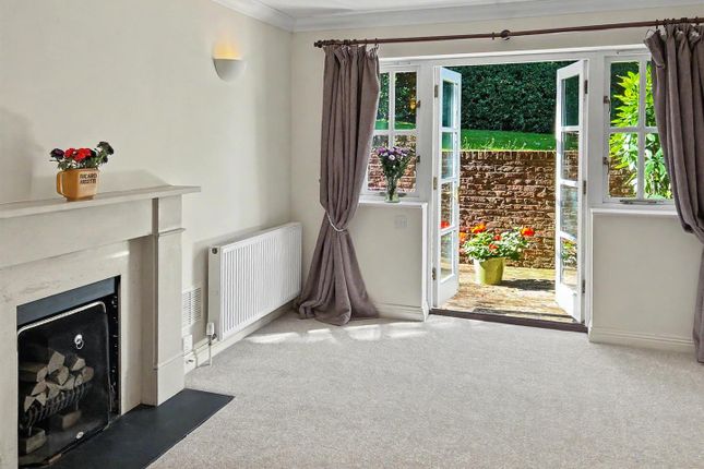 1 Grayswood Mews, Grayswood Road, Haslemere photo 2