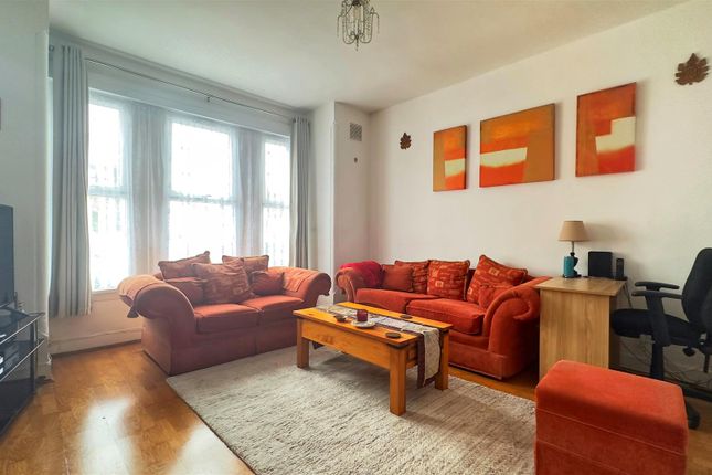 Flat for sale in Christchurch Road, Ilford