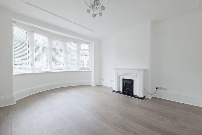 42, Bourne Hill, Palmers Green photo 4