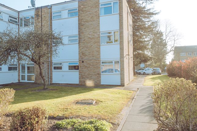 Flat for sale in Kenilworth Court, Watford