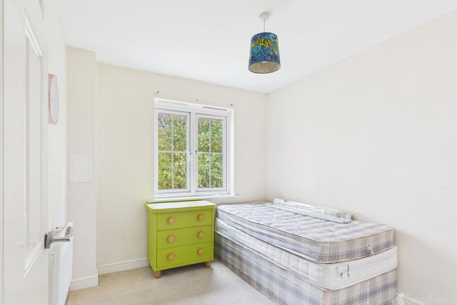 37, Bromley Close, Harlow photo 4