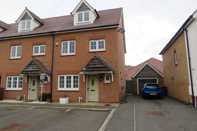 Thumbnail Town house for sale in Germander Avenue, Halling, Rochester