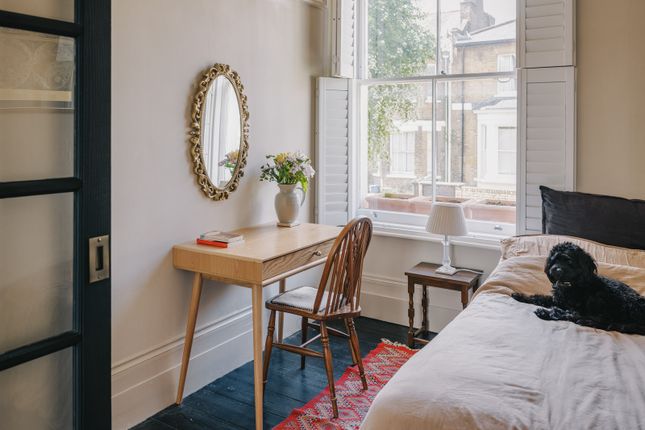 Flat for sale in Brookfield Road, London