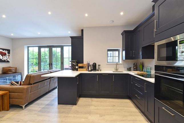 Flat 22, Branksome, Filmer Grove, Godalming photo 4