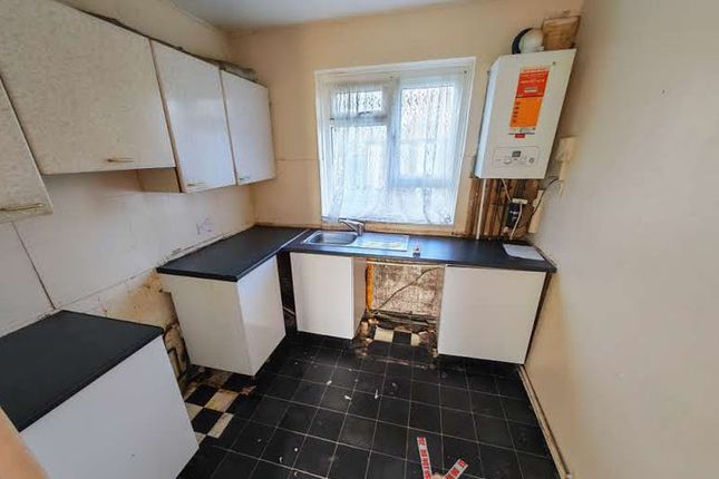 7 Grange Court, Old Ruislip Road, Northolt photo 2