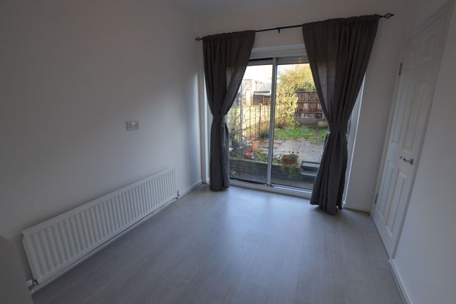 21 Chatham Road, London photo 4