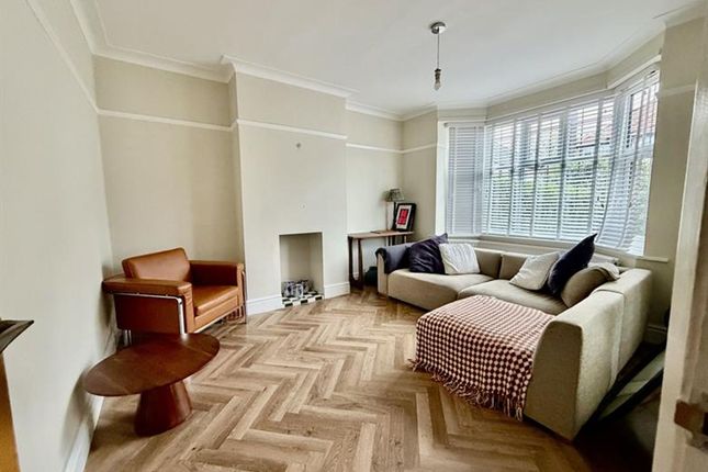 17 Swaylands Drive, Sale photo 2