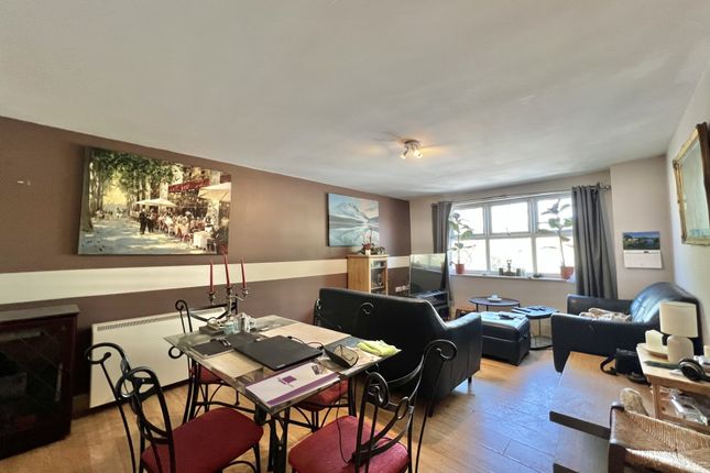 Flat 7, Stonemasons Court, Layton photo 3